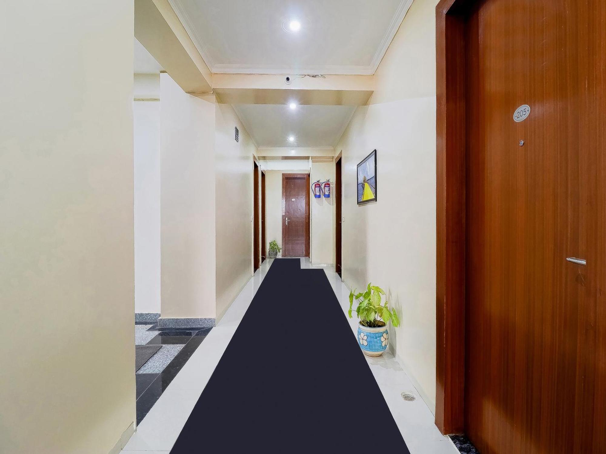 Treebo Rejoice 52 - 3Km From Huda City Metro Station Badshahpur المظهر الخارجي الصورة