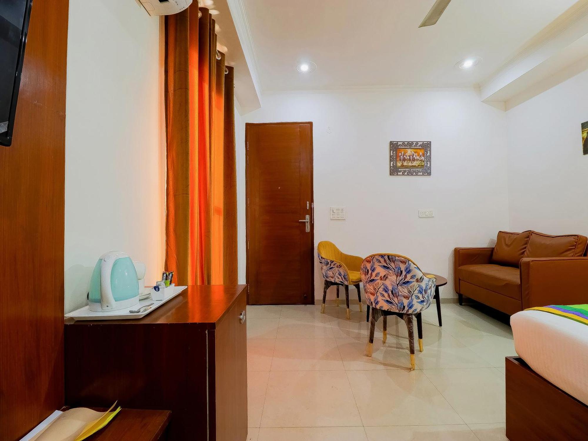 Treebo Rejoice 52 - 3Km From Huda City Metro Station Badshahpur المظهر الخارجي الصورة