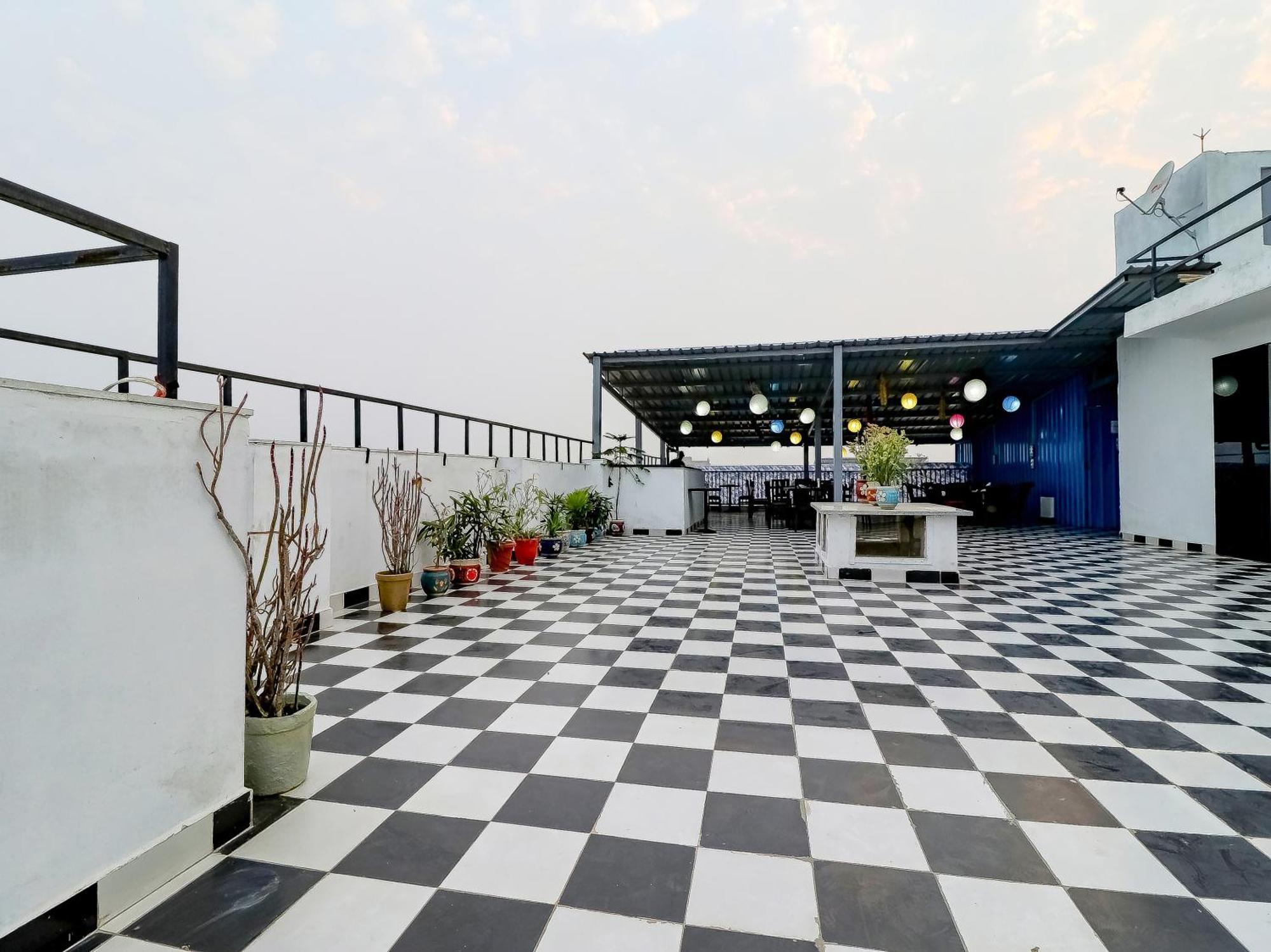 Treebo Rejoice 52 - 3Km From Huda City Metro Station Badshahpur المظهر الخارجي الصورة