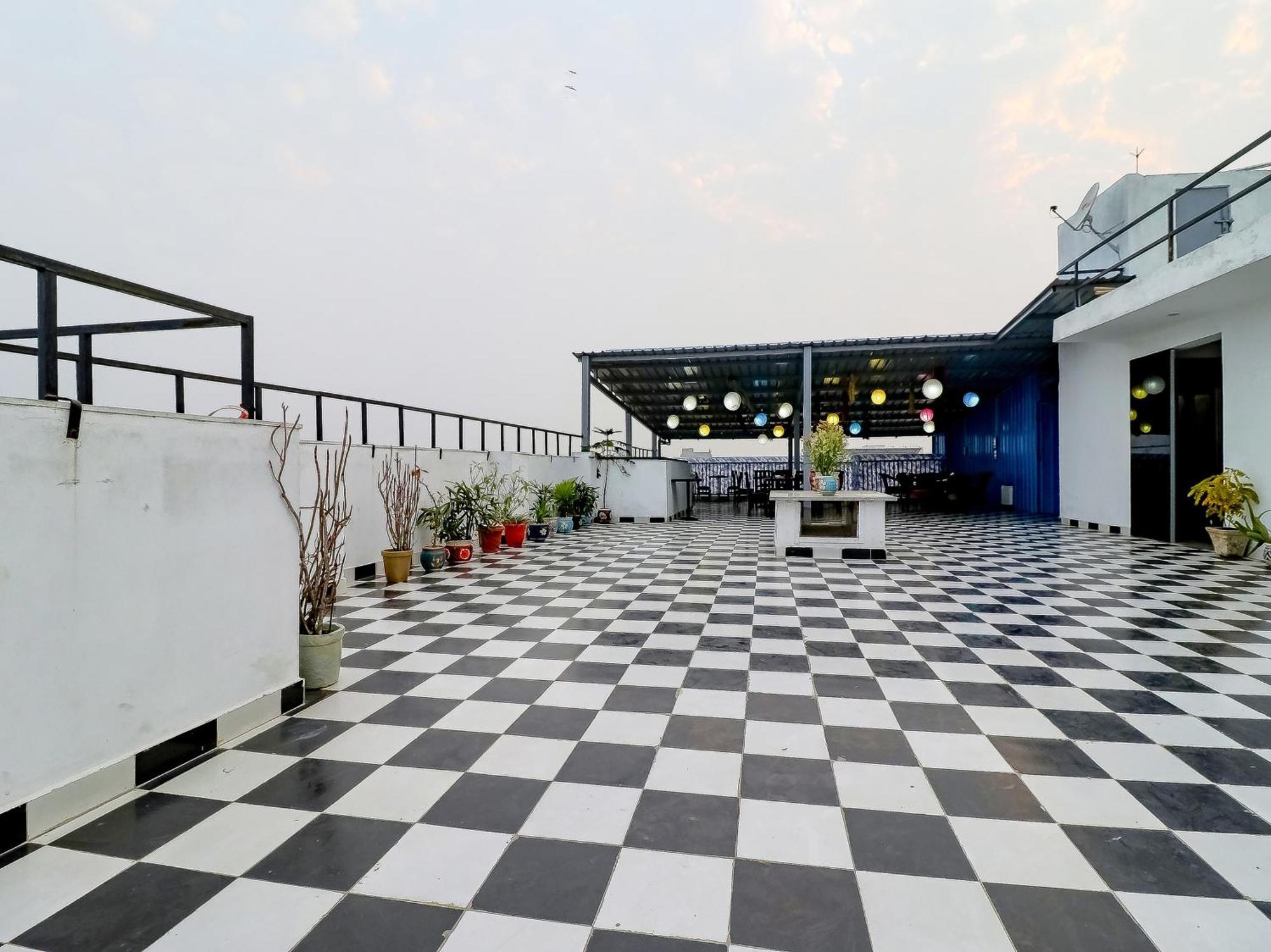 Treebo Rejoice 52 - 3Km From Huda City Metro Station Badshahpur المظهر الخارجي الصورة