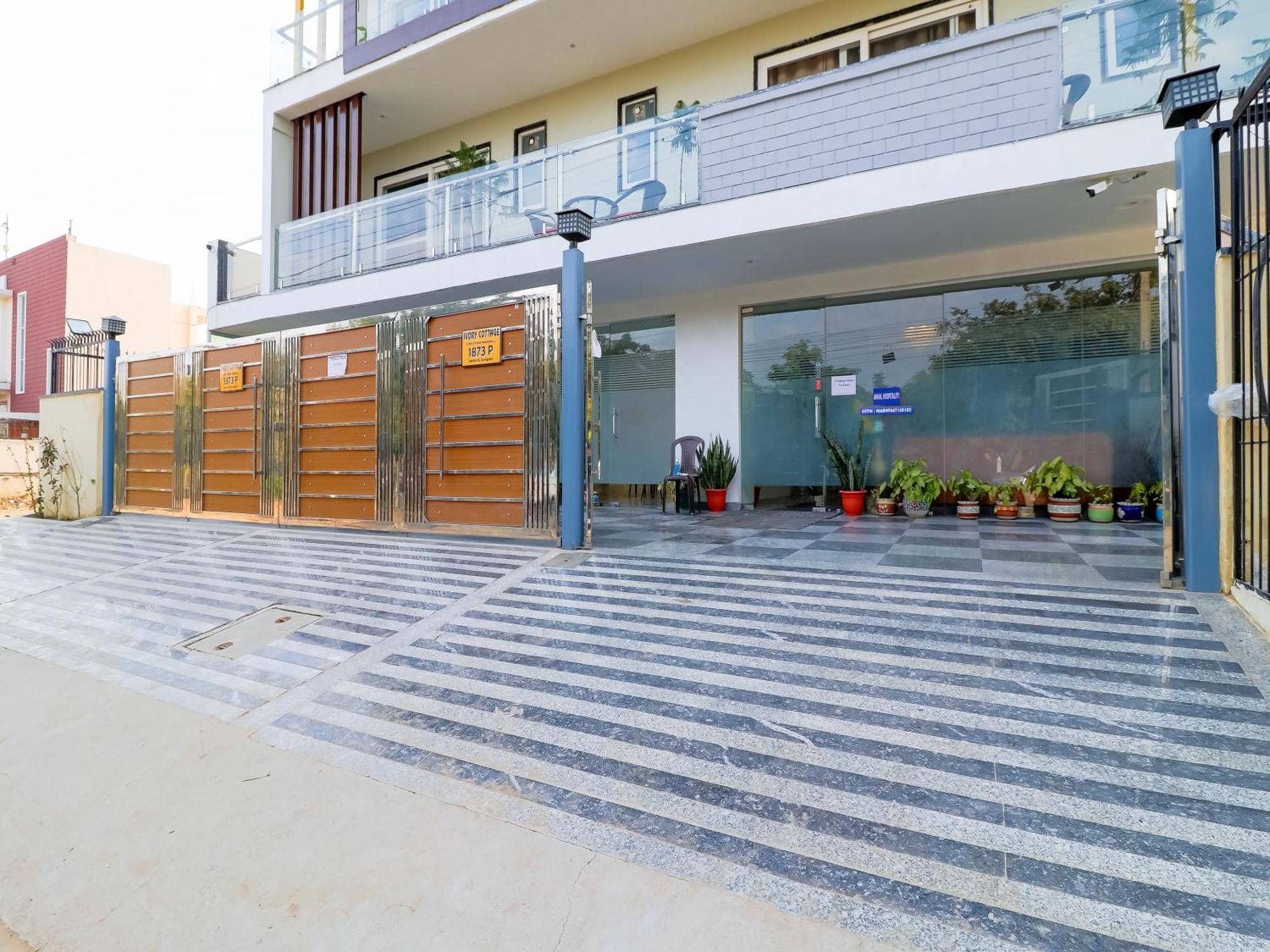 Treebo Rejoice 52 - 3Km From Huda City Metro Station Badshahpur المظهر الخارجي الصورة