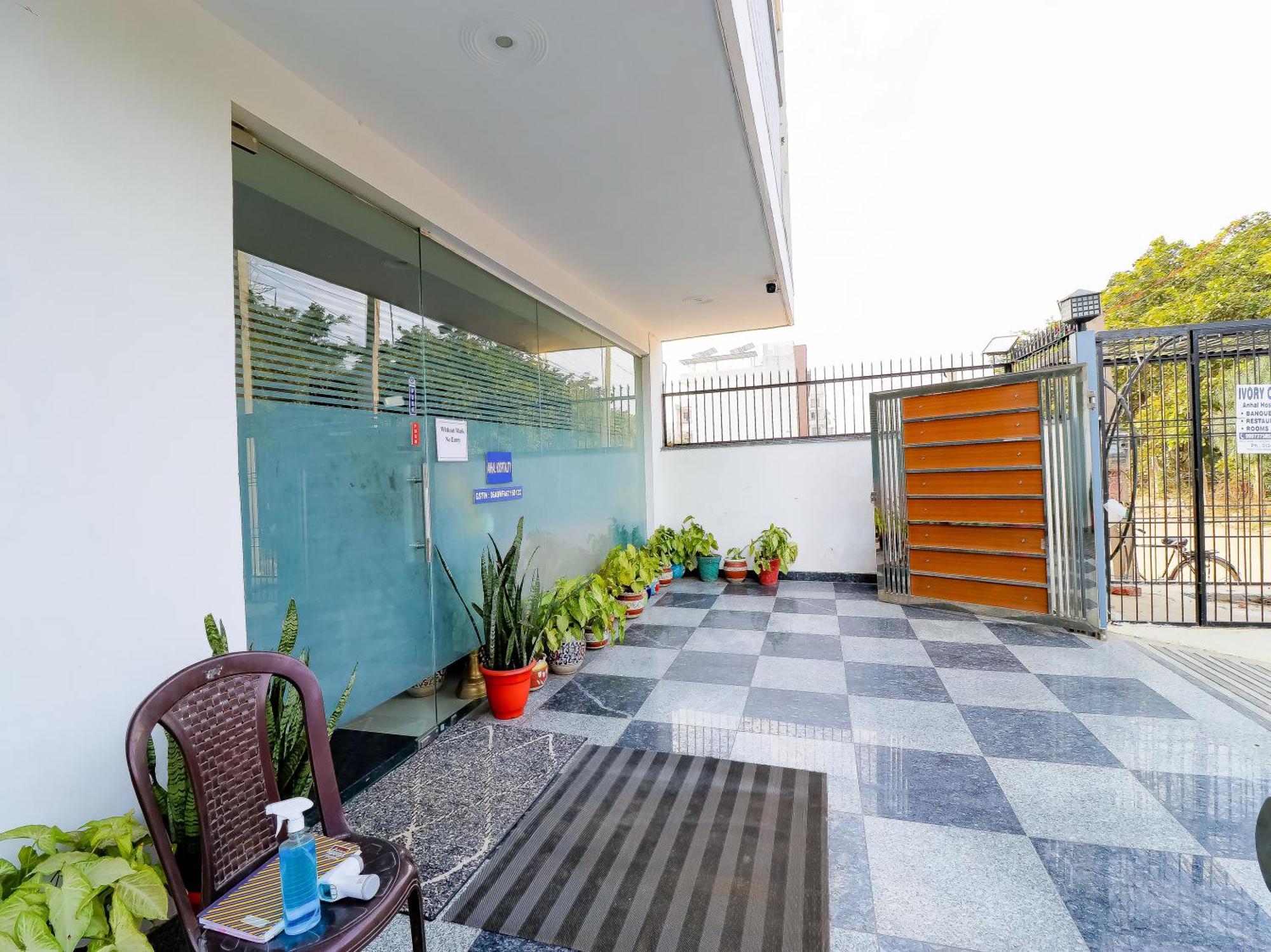 Treebo Rejoice 52 - 3Km From Huda City Metro Station Badshahpur المظهر الخارجي الصورة