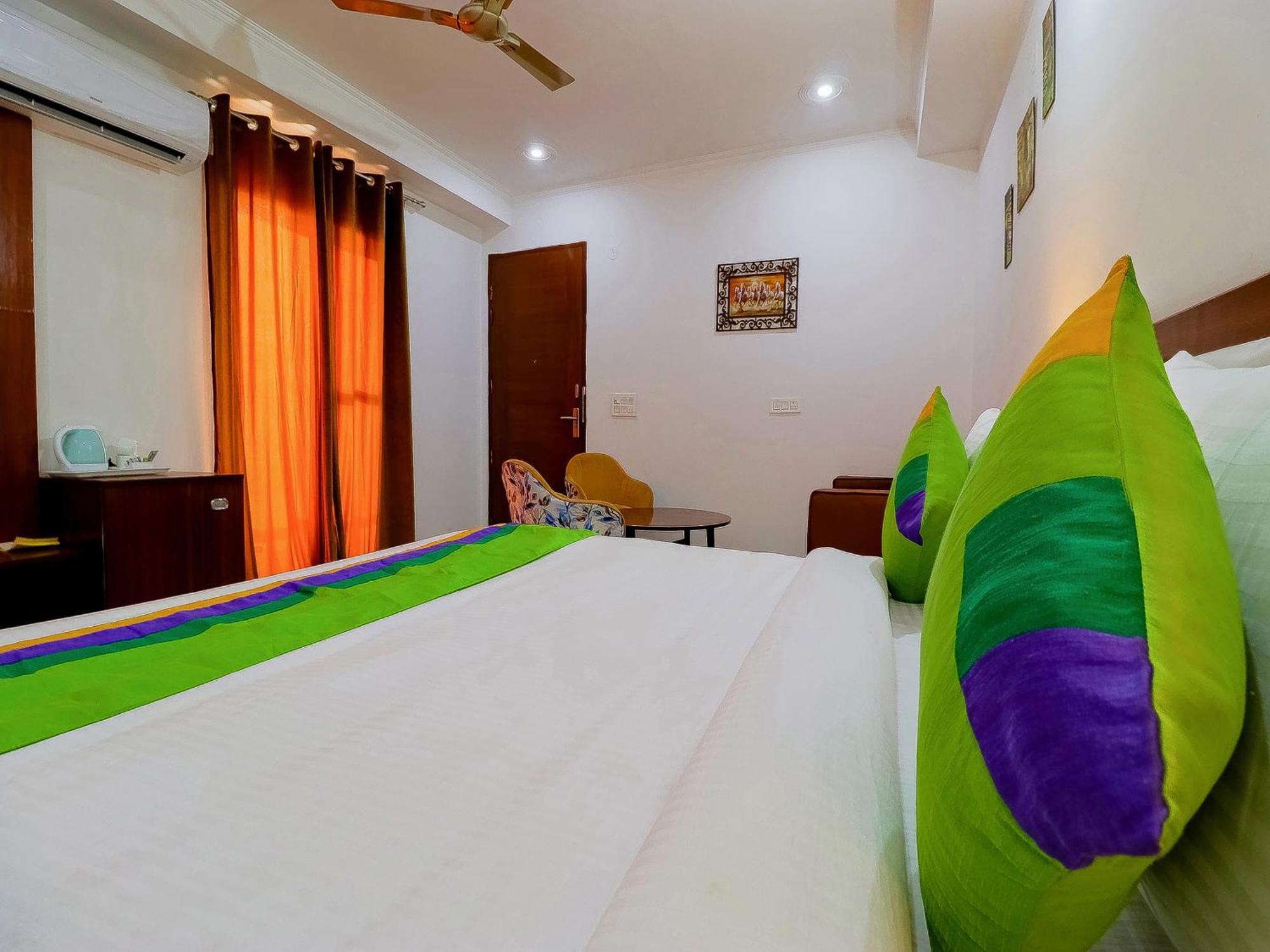 Treebo Rejoice 52 - 3Km From Huda City Metro Station Badshahpur المظهر الخارجي الصورة