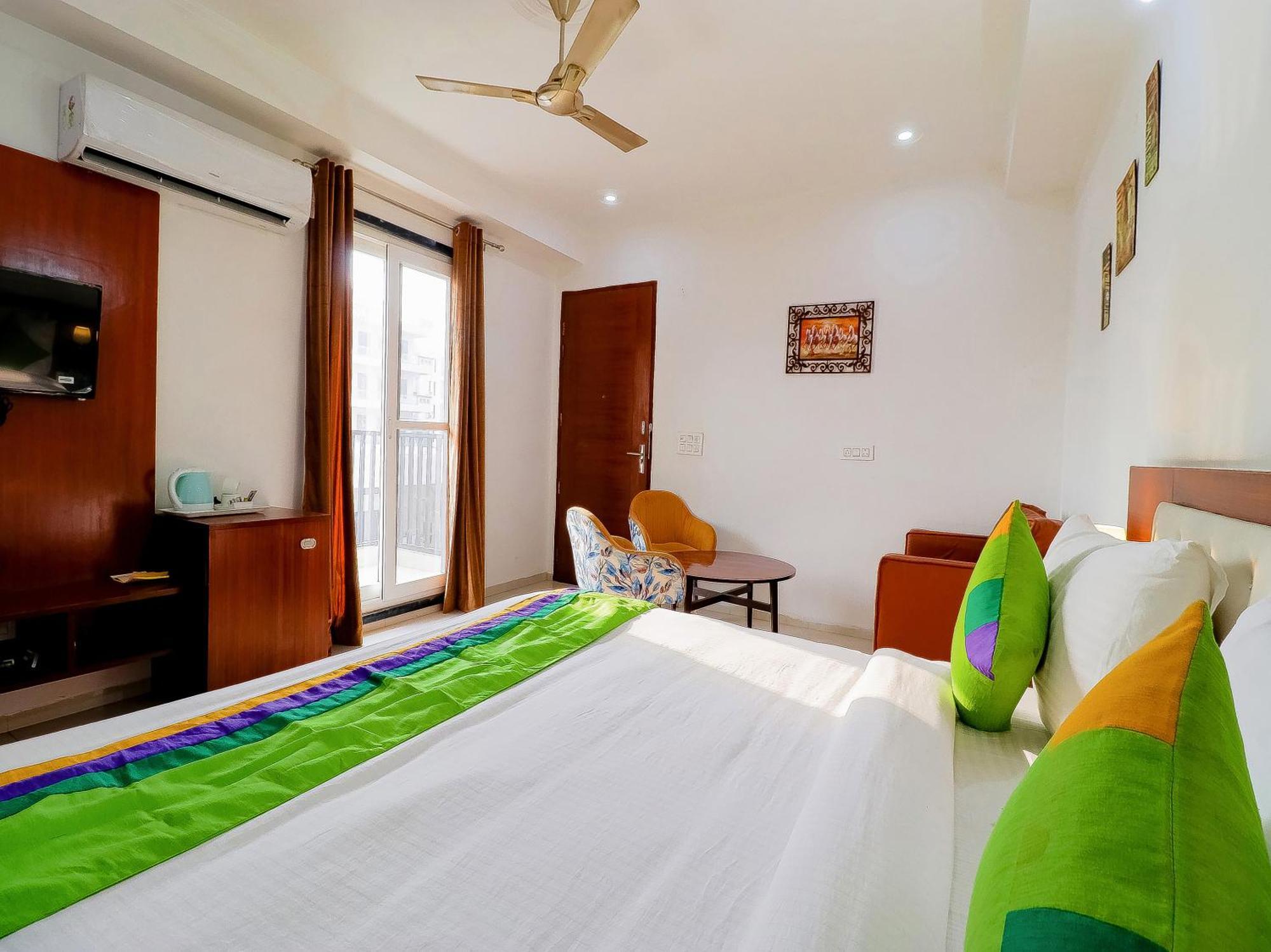 Treebo Rejoice 52 - 3Km From Huda City Metro Station Badshahpur المظهر الخارجي الصورة