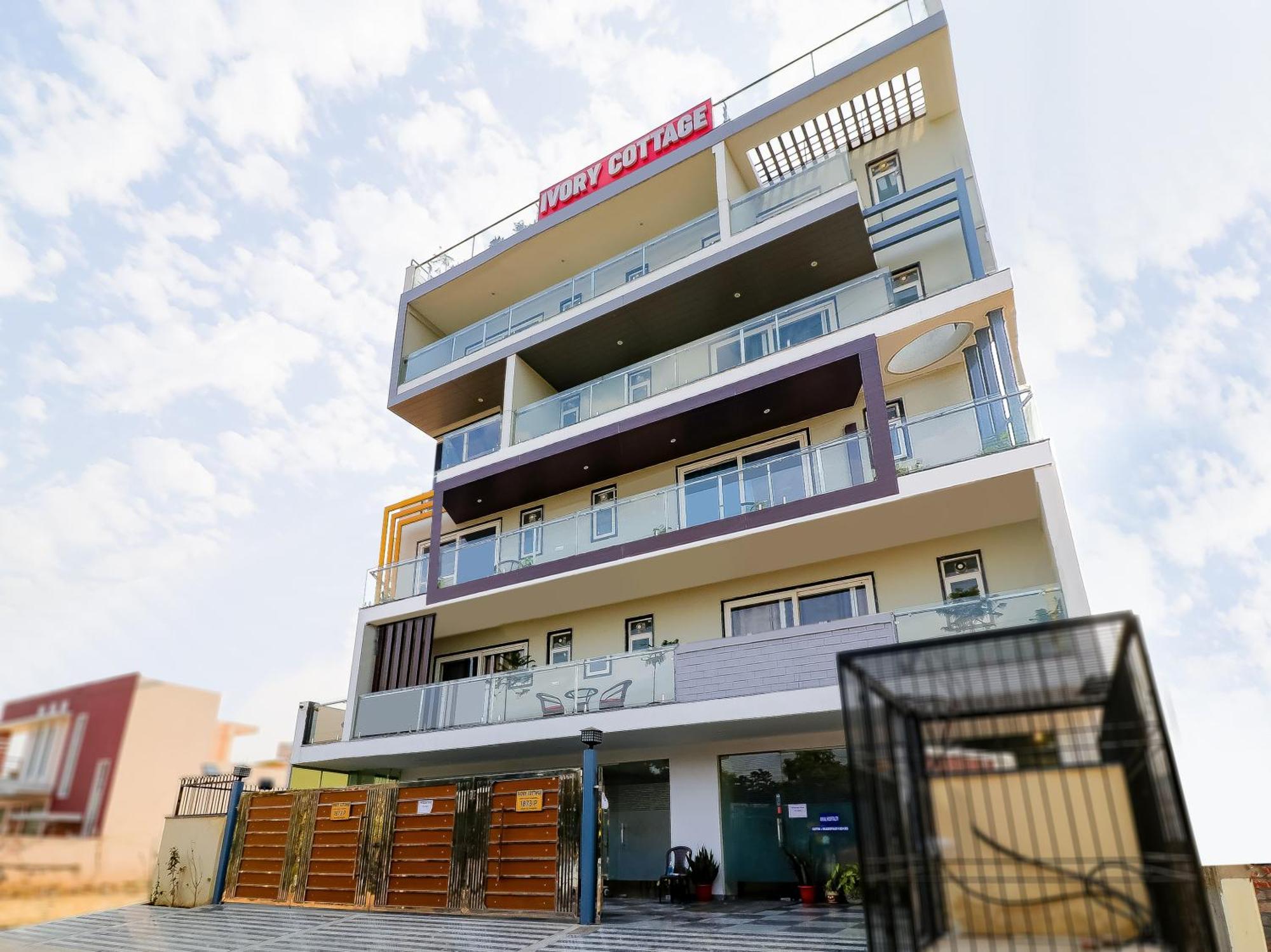 Treebo Rejoice 52 - 3Km From Huda City Metro Station Badshahpur المظهر الخارجي الصورة