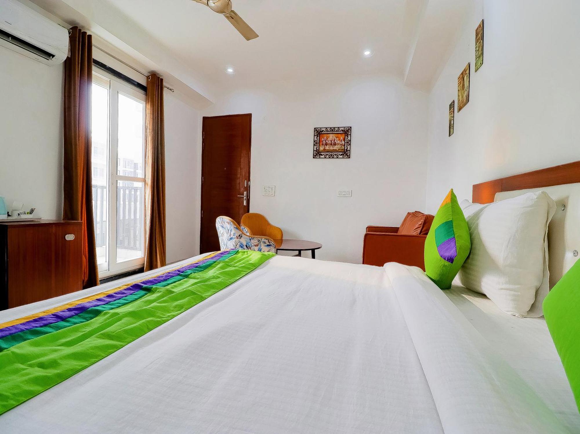 Treebo Rejoice 52 - 3Km From Huda City Metro Station Badshahpur المظهر الخارجي الصورة