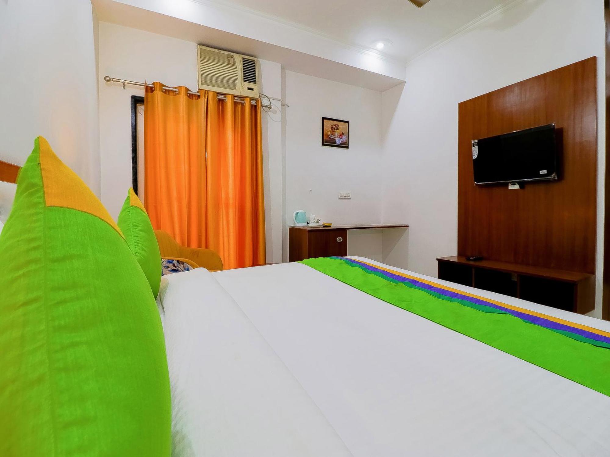 Treebo Rejoice 52 - 3Km From Huda City Metro Station Badshahpur المظهر الخارجي الصورة