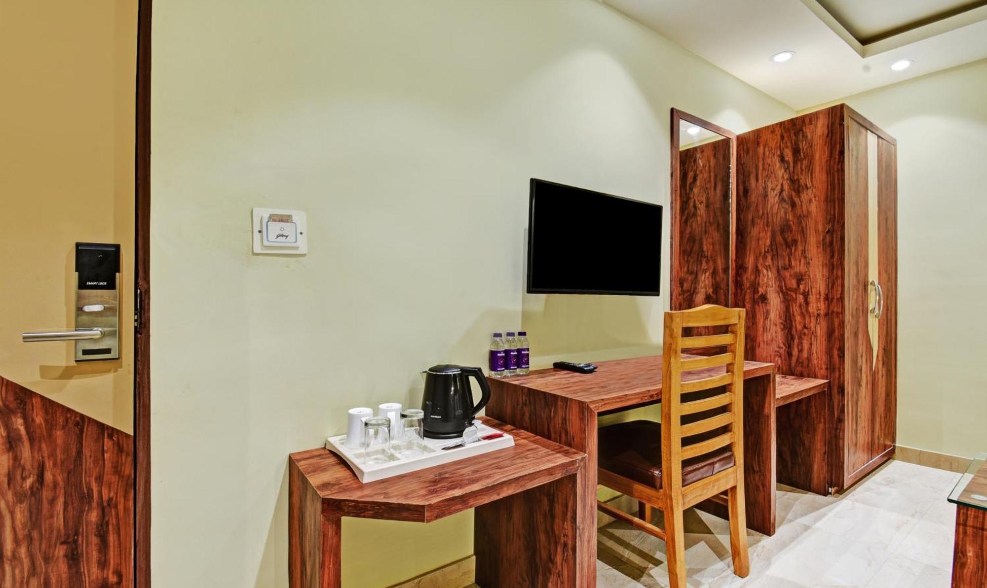 Treebo Rejoice 52 - 3Km From Huda City Metro Station Badshahpur المظهر الخارجي الصورة