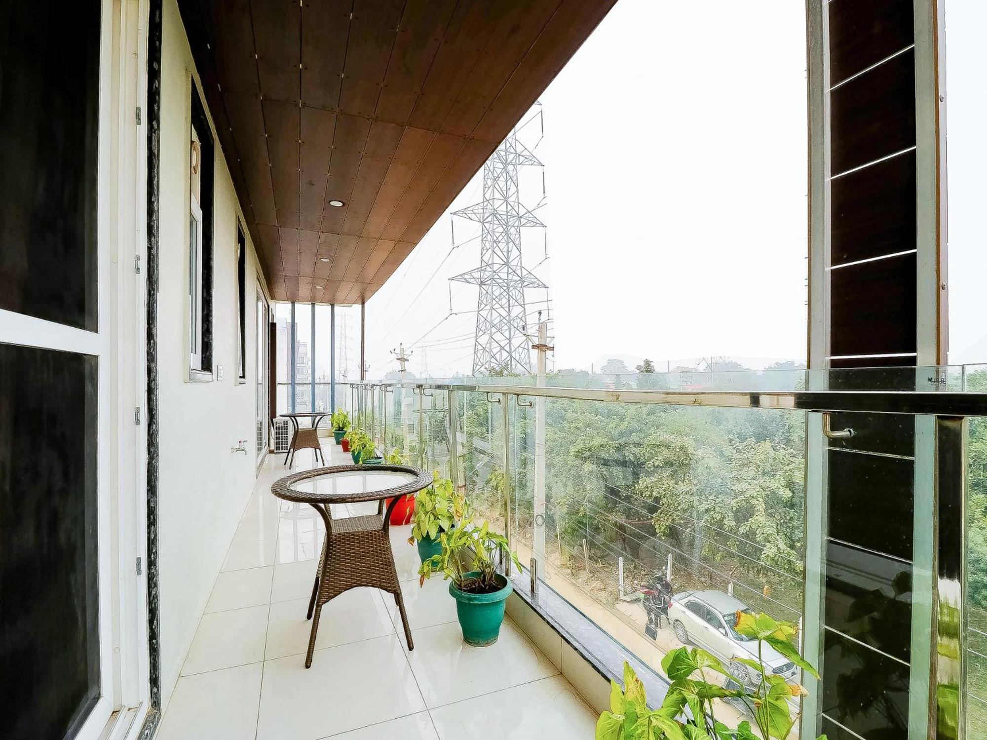 Treebo Rejoice 52 - 3Km From Huda City Metro Station Badshahpur المظهر الخارجي الصورة