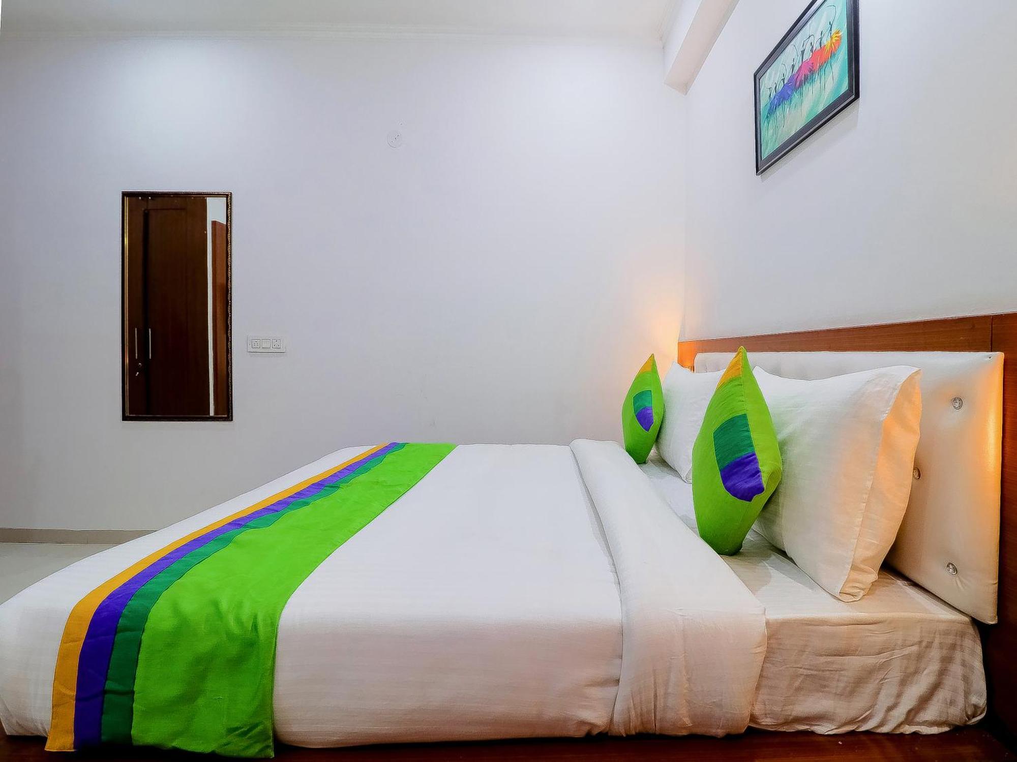 Treebo Rejoice 52 - 3Km From Huda City Metro Station Badshahpur المظهر الخارجي الصورة