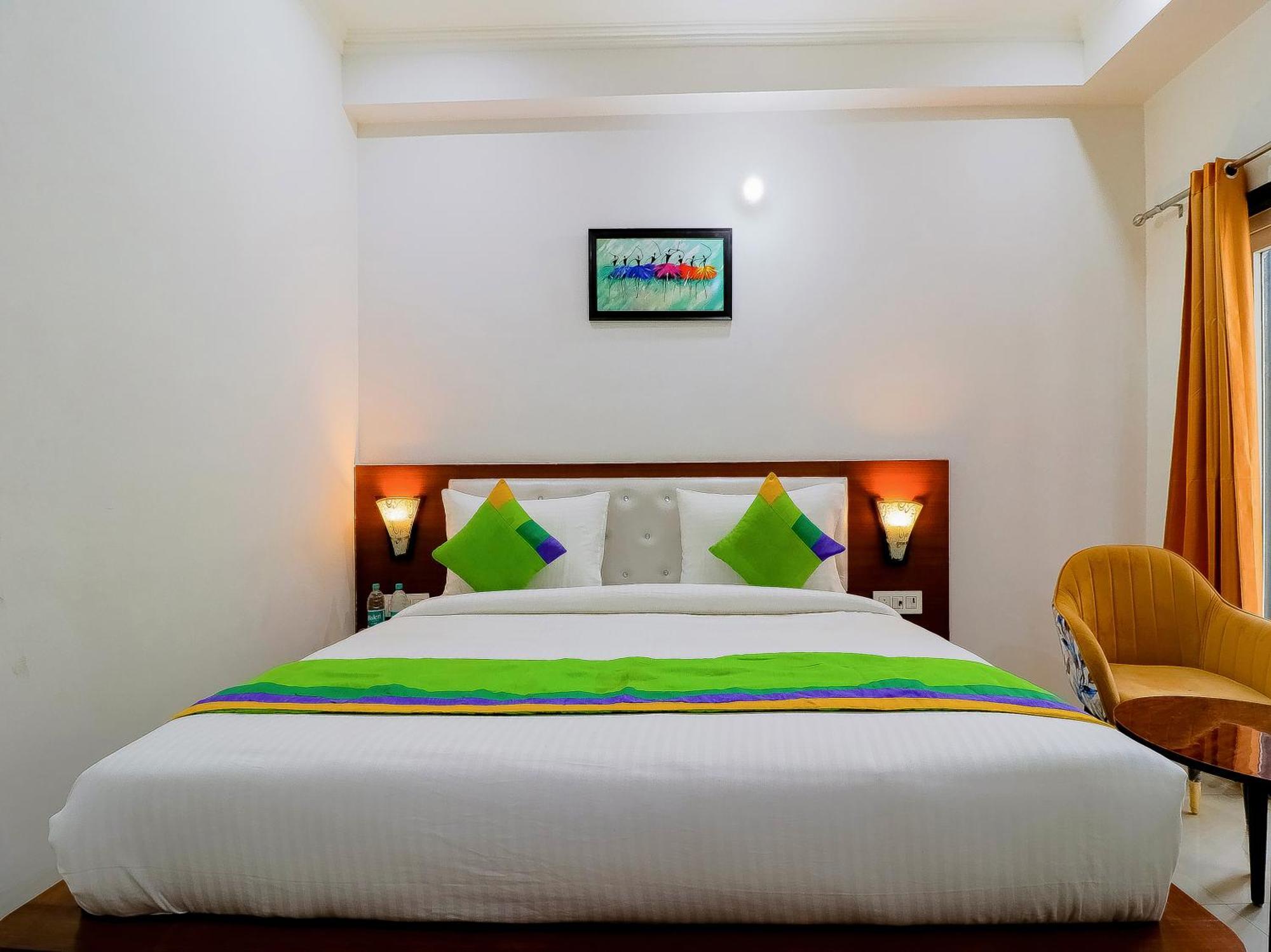 Treebo Rejoice 52 - 3Km From Huda City Metro Station Badshahpur المظهر الخارجي الصورة