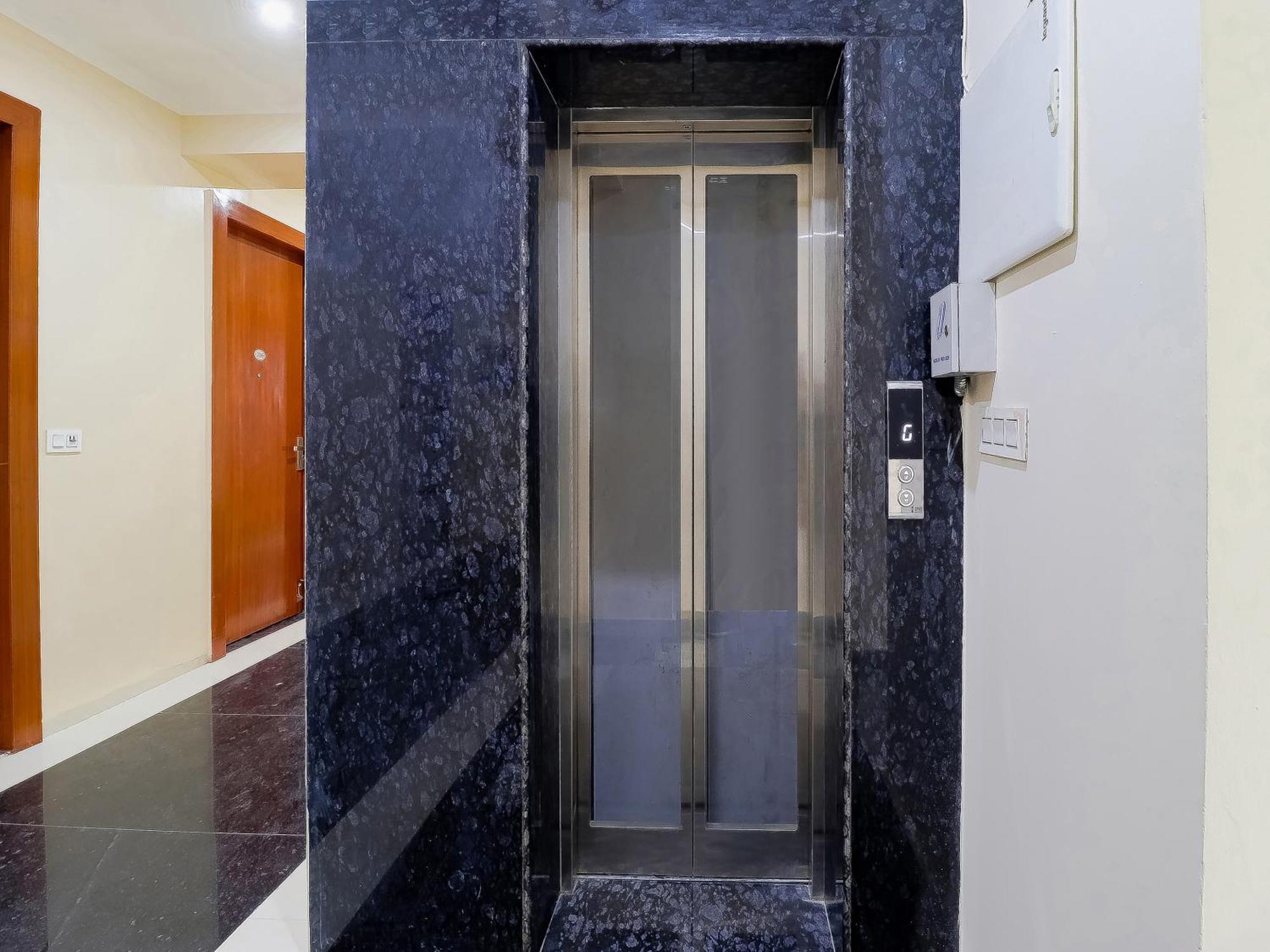 Treebo Rejoice 52 - 3Km From Huda City Metro Station Badshahpur المظهر الخارجي الصورة