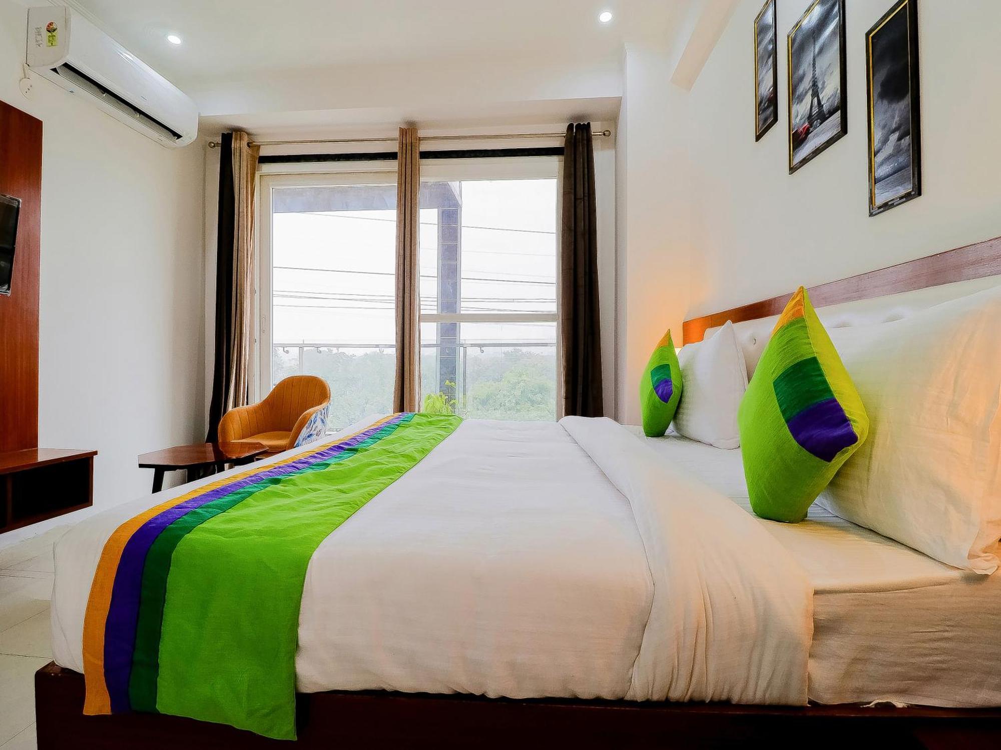 Treebo Rejoice 52 - 3Km From Huda City Metro Station Badshahpur المظهر الخارجي الصورة