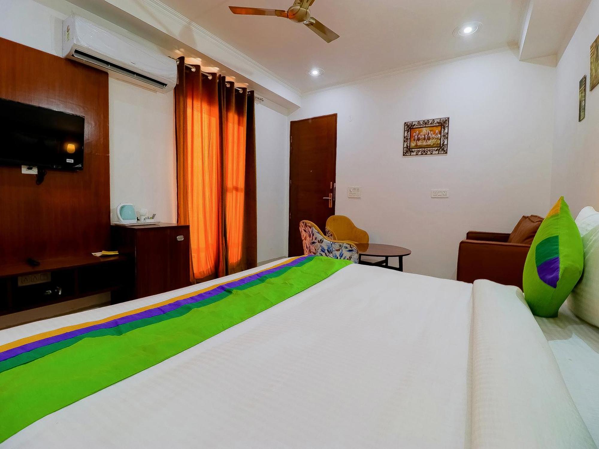 Treebo Rejoice 52 - 3Km From Huda City Metro Station Badshahpur المظهر الخارجي الصورة