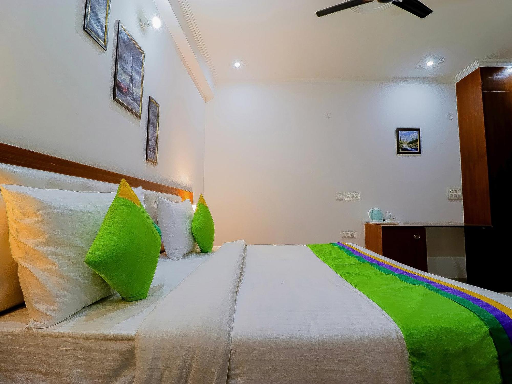 Treebo Rejoice 52 - 3Km From Huda City Metro Station Badshahpur المظهر الخارجي الصورة