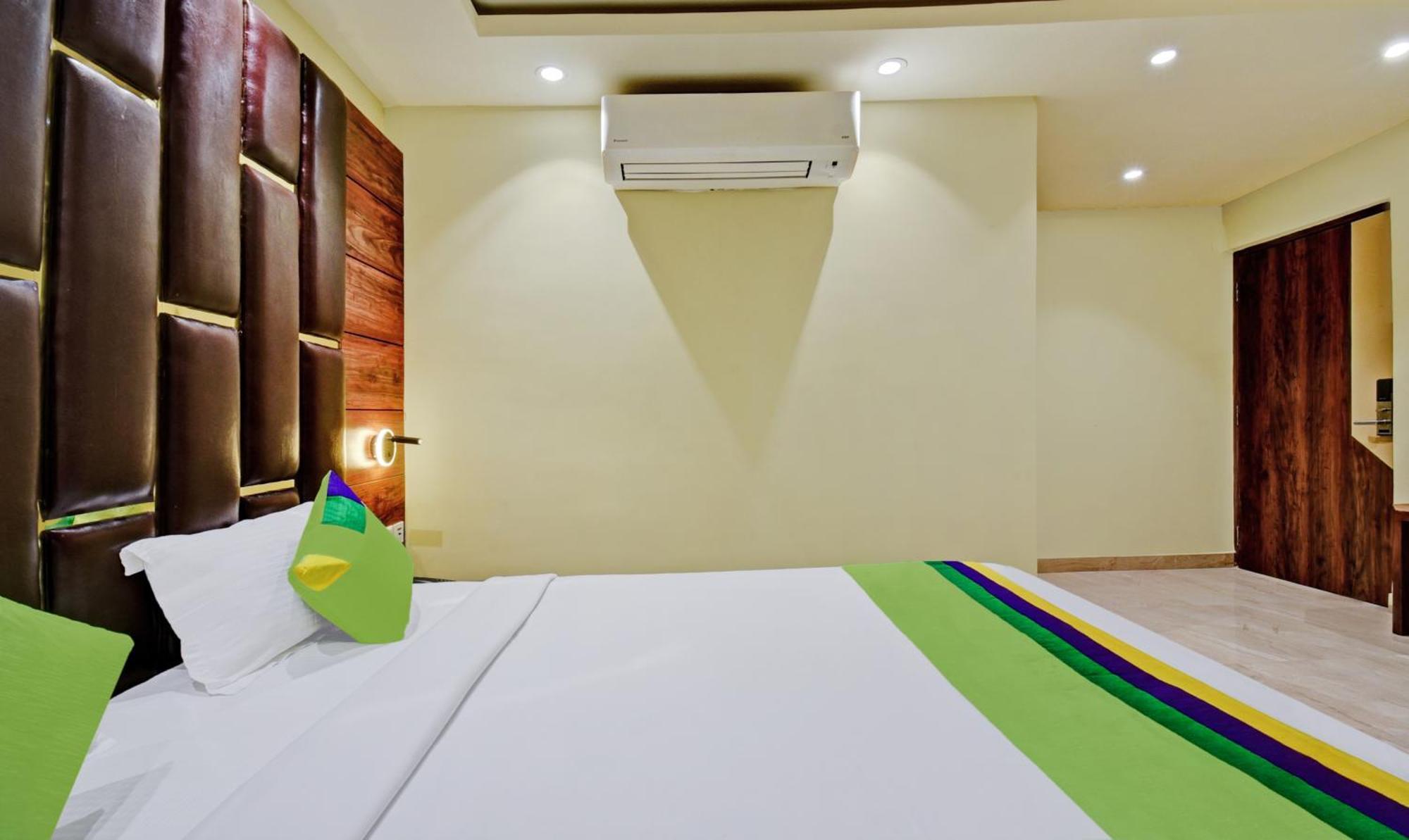Treebo Rejoice 52 - 3Km From Huda City Metro Station Badshahpur المظهر الخارجي الصورة