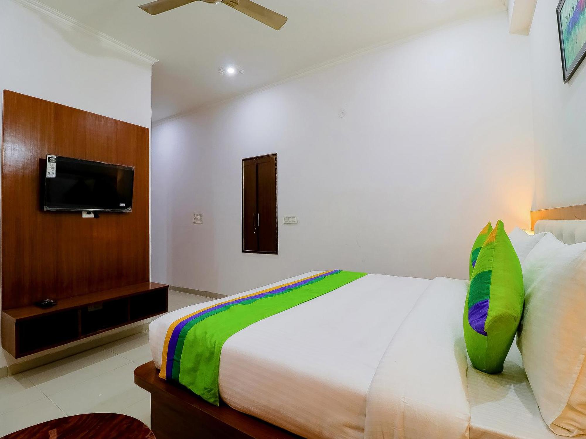 Treebo Rejoice 52 - 3Km From Huda City Metro Station Badshahpur المظهر الخارجي الصورة